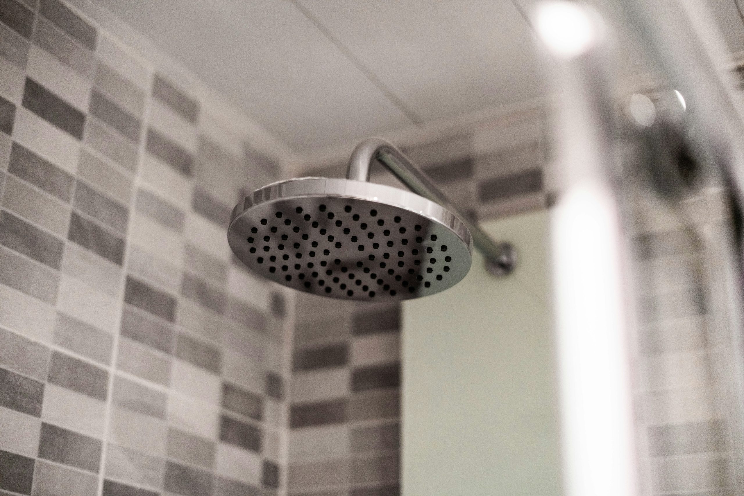 douche sans eau en attente d'une réparation du chauffe eau à montfort sur meu